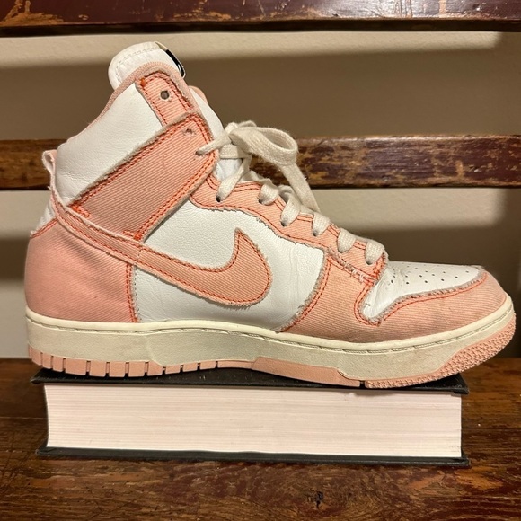 NIKE Women's Dunk High 1985 Hi Top Sneakers Arctic Orange White Basketball Shoes - Picture 4 of 14